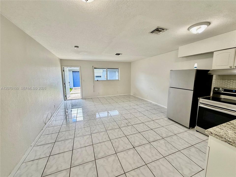 For Rent: $1,600 (1 beds, 1 baths, 630 Square Feet)
