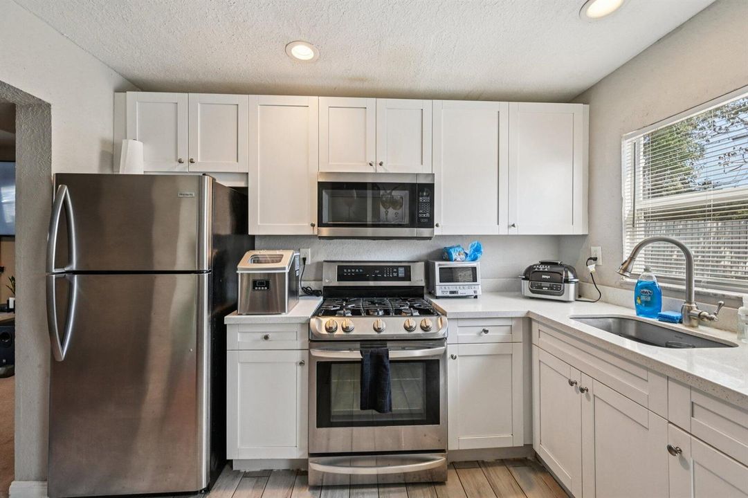 1-web-or-mls-McIntosh St-S2903-017