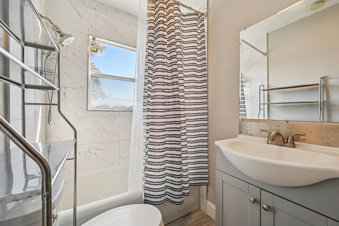 1-web-or-mls-McIntosh St-S2903-039