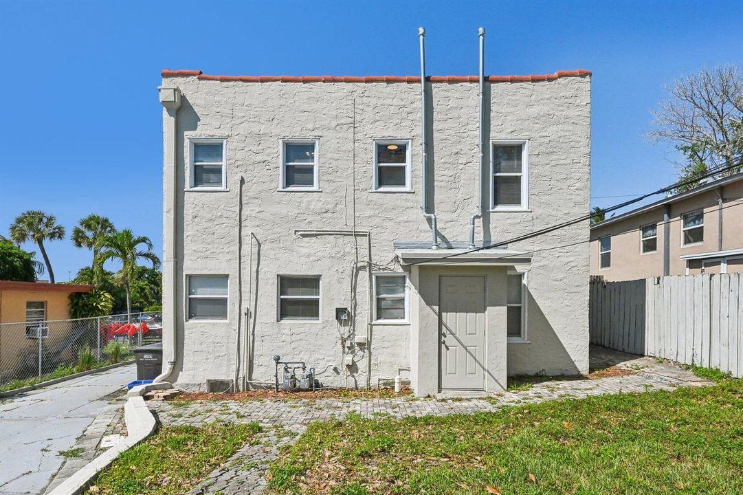 1-web-or-mls-McIntosh St-S2903-040