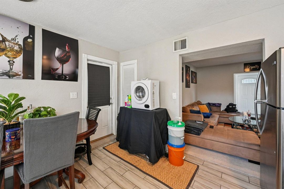1-web-or-mls-McIntosh St-S2903-014