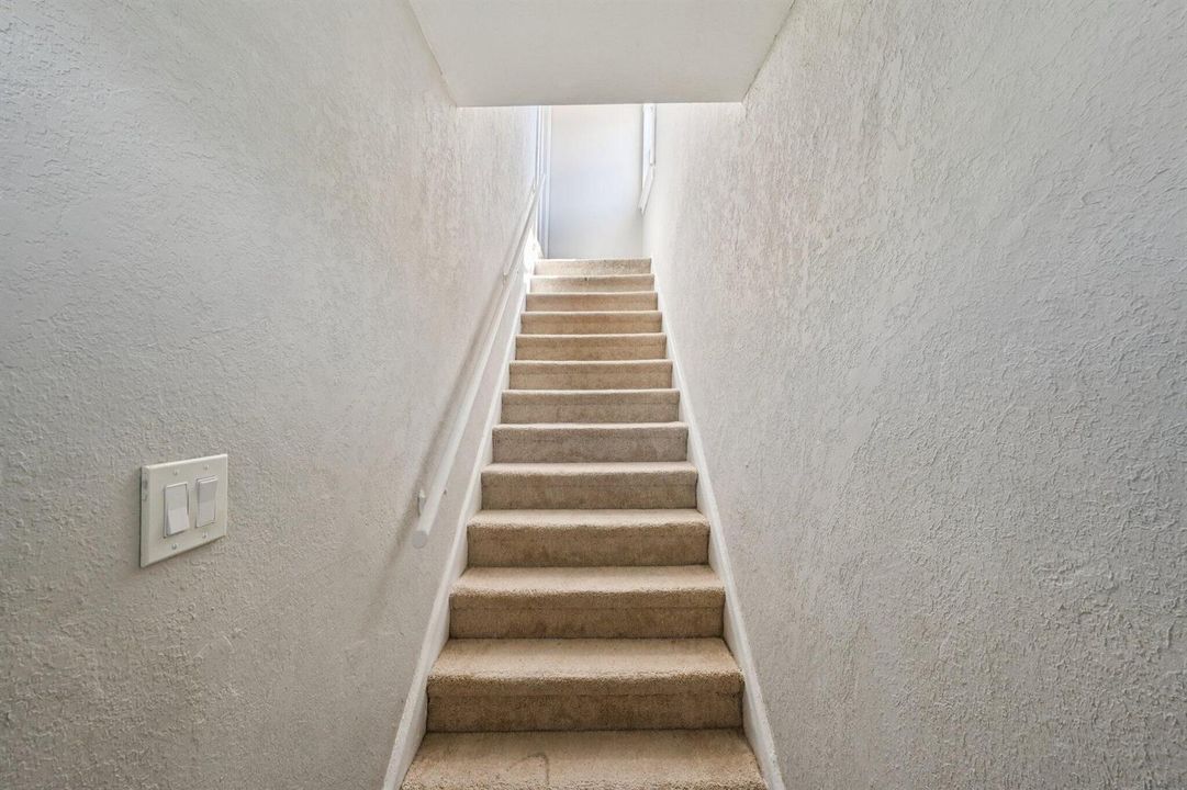 1-web-or-mls-McIntosh St-S2903-024