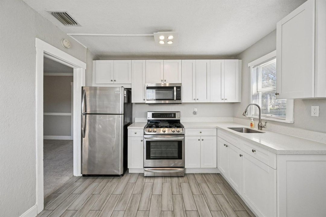 1-web-or-mls-McIntosh St-S2903-033