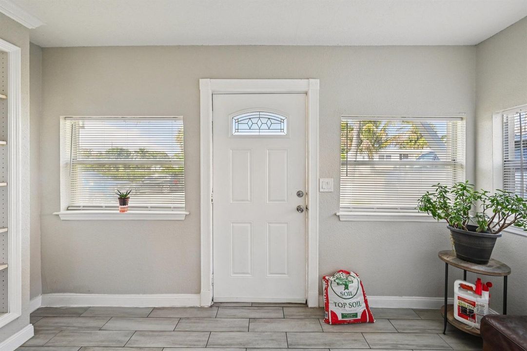 1-web-or-mls-McIntosh St-S2903-008