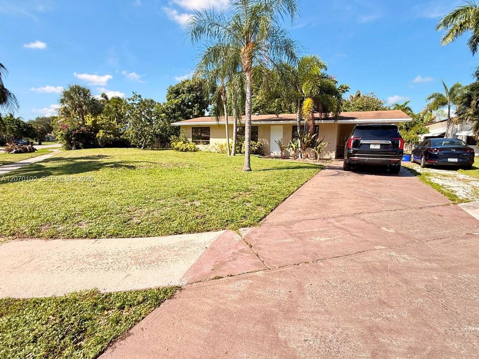 For Sale: $574,000 (3 beds, 2 baths, 1465 Square Feet)