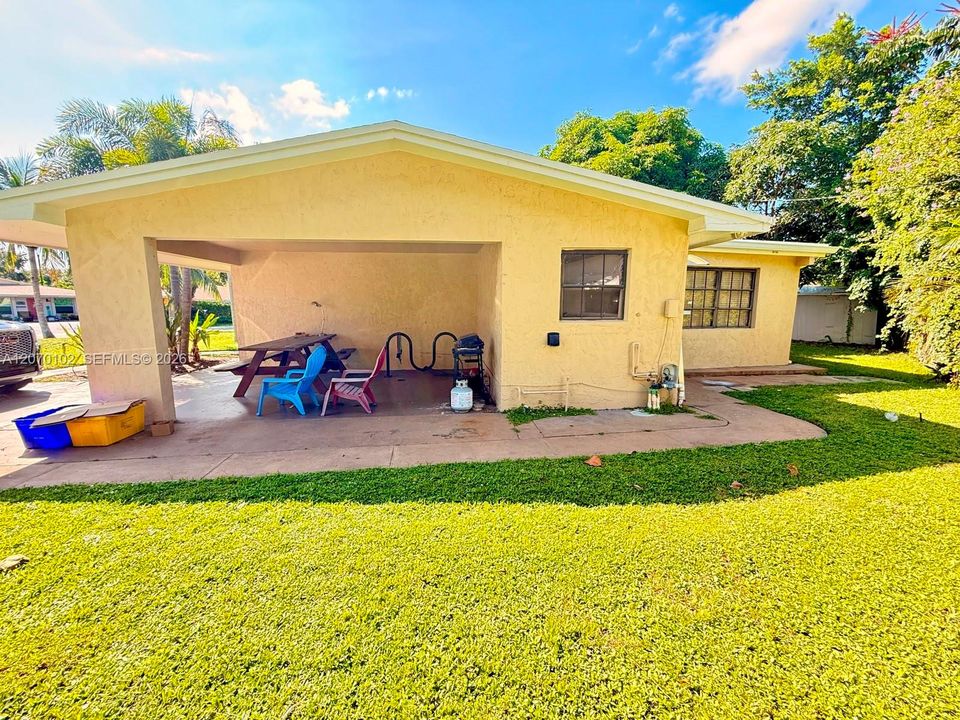 For Sale: $574,000 (3 beds, 2 baths, 1465 Square Feet)