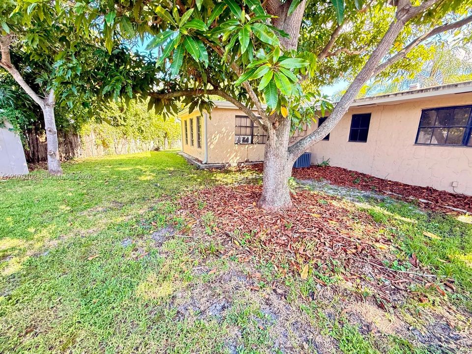 For Sale: $574,000 (3 beds, 2 baths, 1465 Square Feet)