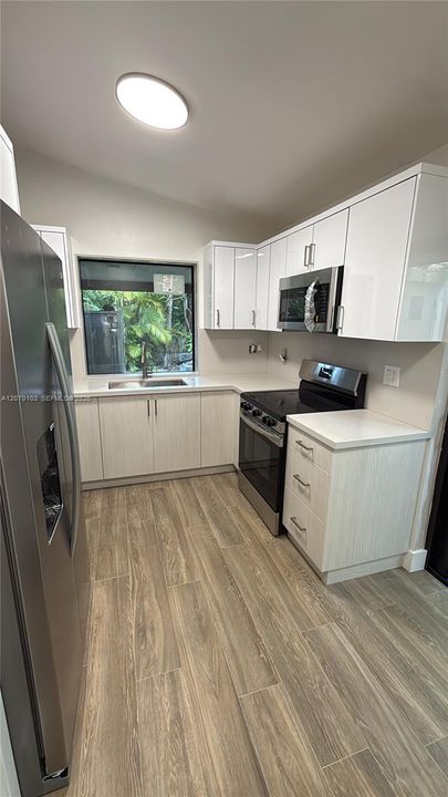 For Rent: $3,400 (2 beds, 2 baths, 1205 Square Feet)