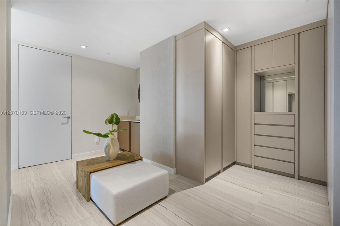 For Sale: $5,699,000 (4 beds, 5 baths, 3033 Square Feet)