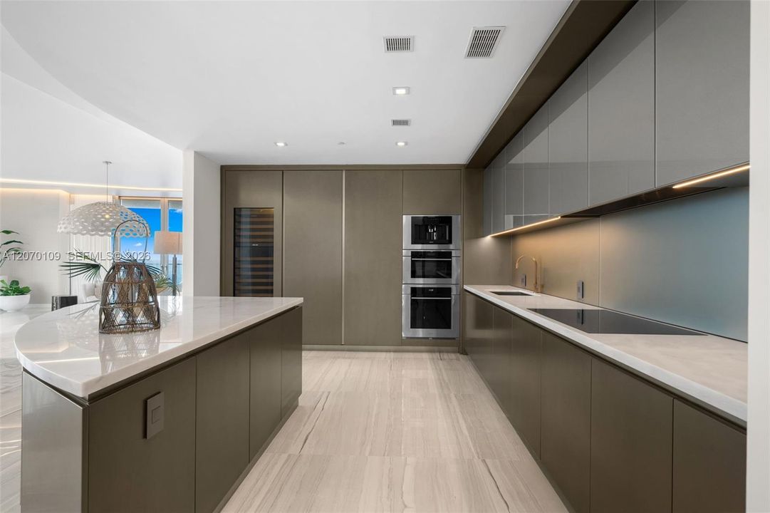 For Sale: $5,699,000 (4 beds, 5 baths, 3033 Square Feet)