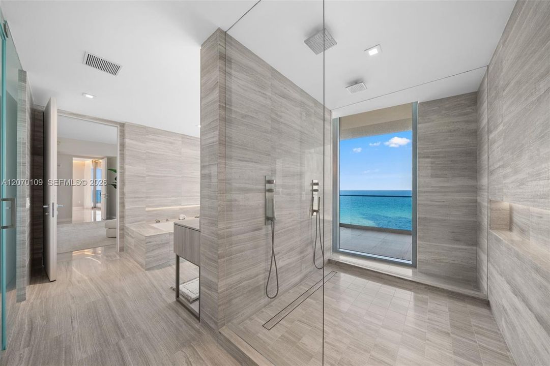 For Sale: $5,699,000 (4 beds, 5 baths, 3033 Square Feet)