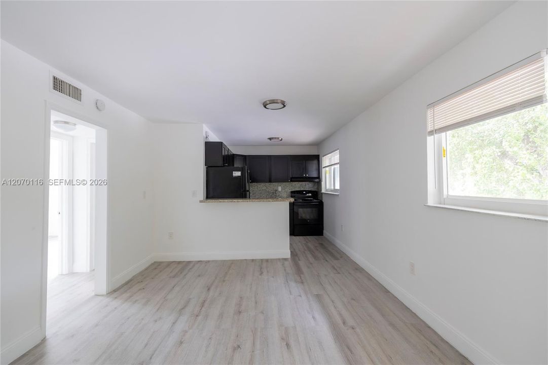 В аренду: $2,250 (2 спален, 1 ванн, 781 Квадратных фут)