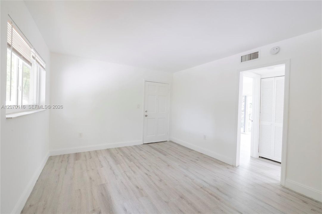 В аренду: $2,250 (2 спален, 1 ванн, 781 Квадратных фут)