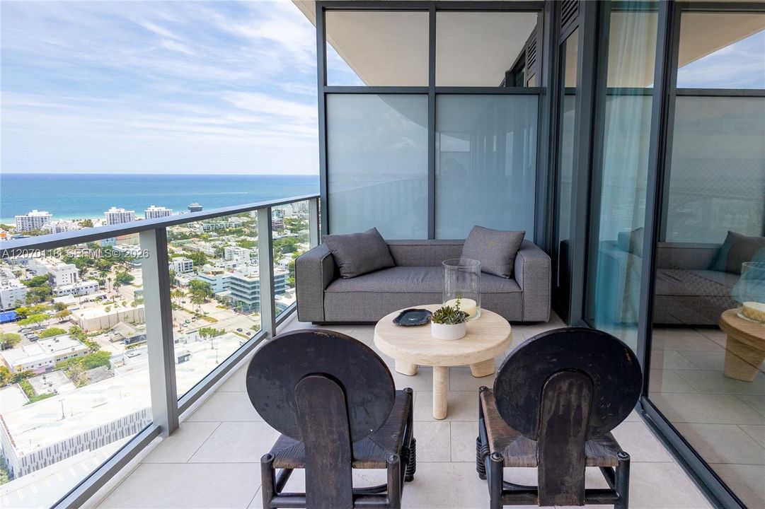 For Sale: $3,450,000 (2 beds, 2 baths, 1434 Square Feet)