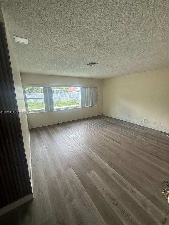 待售: $299,000 (5 贝兹, 3 浴室, 0 平方英尺)