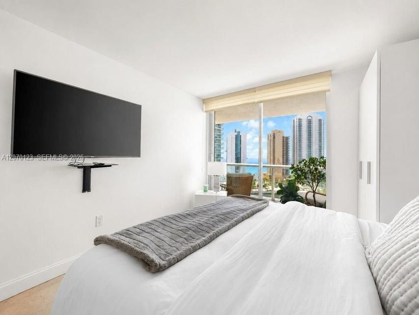 For Sale: $1,799,000 (3 beds, 3 baths, 2144 Square Feet)