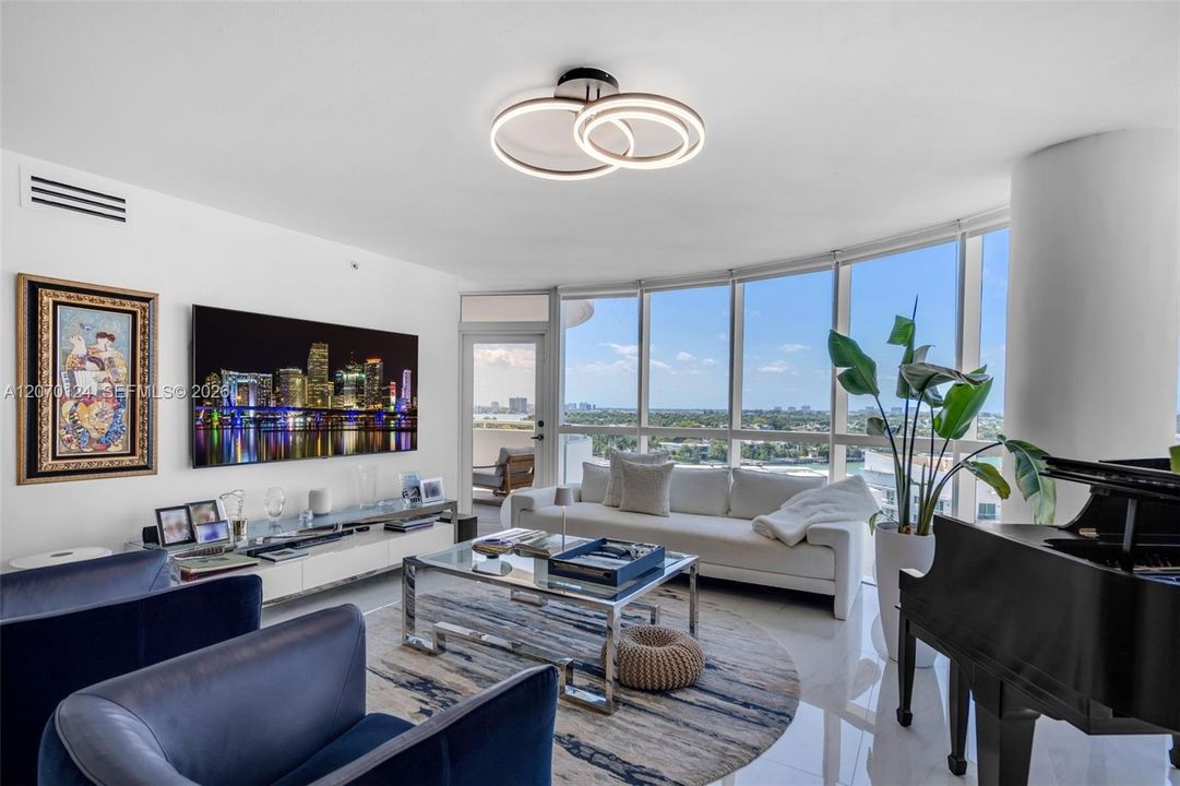 For Sale: $1,095,000 (2 beds, 2 baths, 1340 Square Feet)