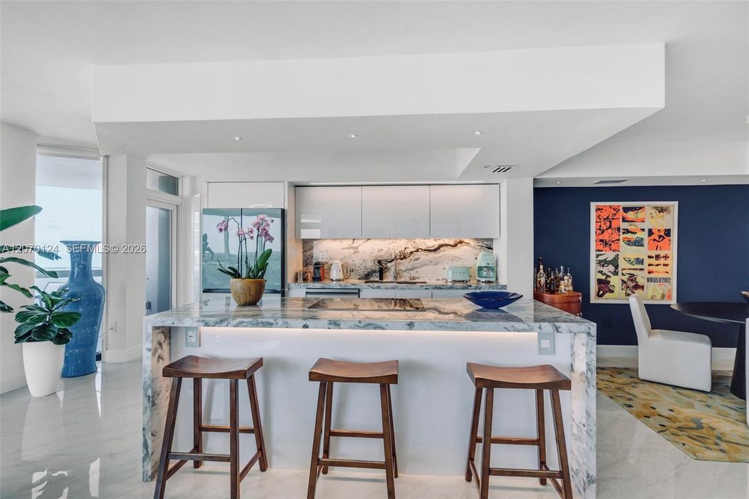 For Sale: $1,095,000 (2 beds, 2 baths, 1340 Square Feet)