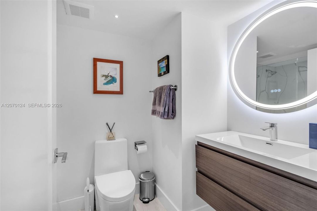 For Sale: $1,095,000 (2 beds, 2 baths, 1340 Square Feet)