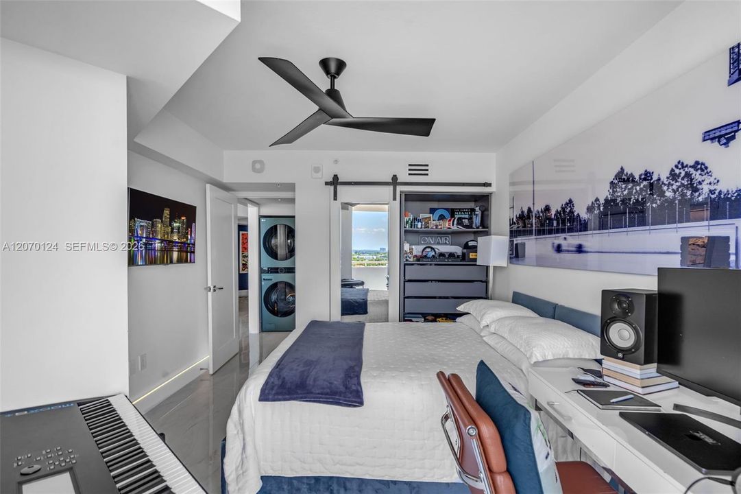 For Sale: $1,095,000 (2 beds, 2 baths, 1340 Square Feet)