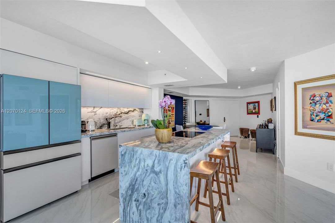 For Sale: $1,095,000 (2 beds, 2 baths, 1340 Square Feet)