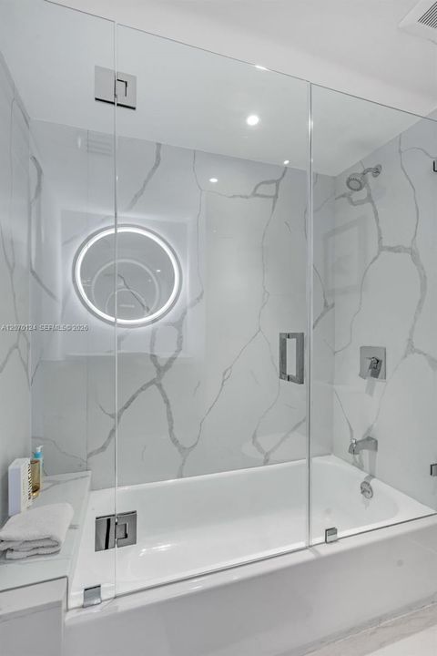 For Sale: $1,095,000 (2 beds, 2 baths, 1340 Square Feet)