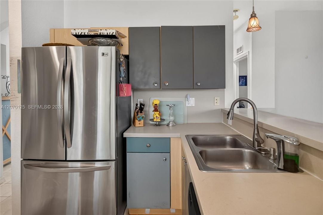 For Sale: $799,000 (5 beds, 3 baths, 2618 Square Feet)