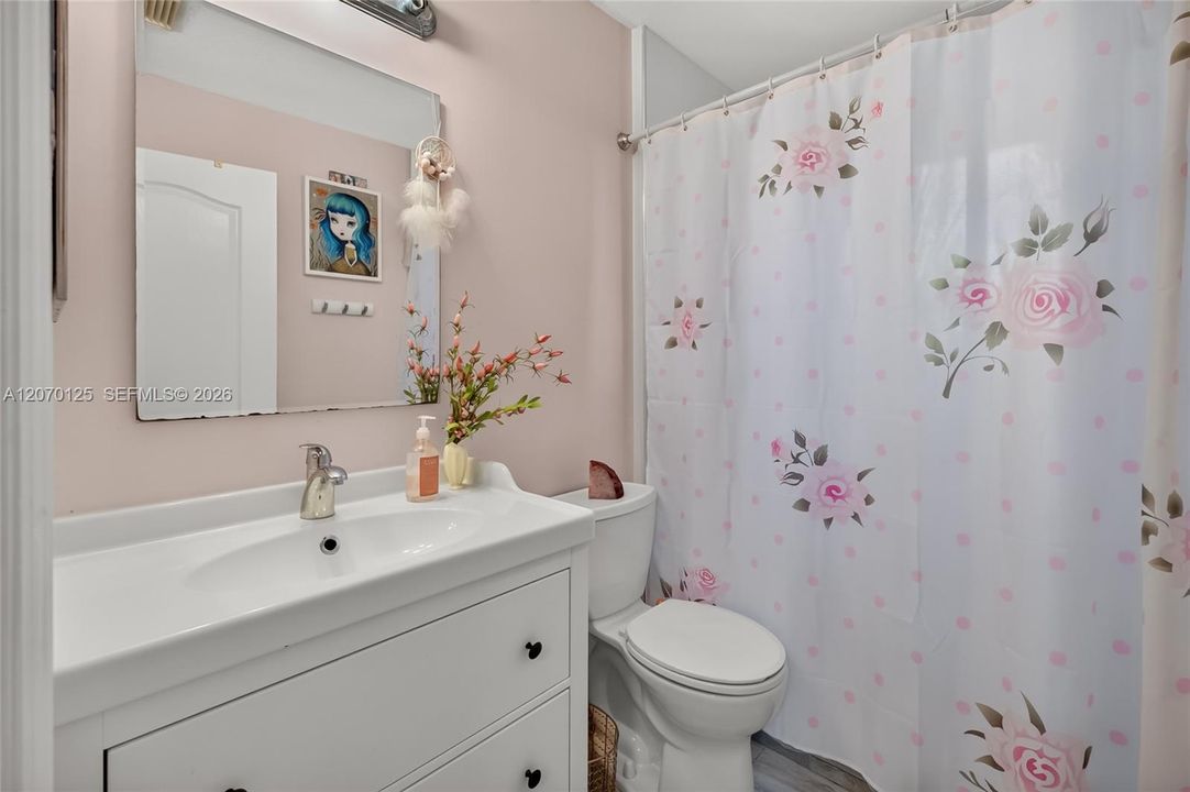 For Sale: $799,000 (5 beds, 3 baths, 2618 Square Feet)