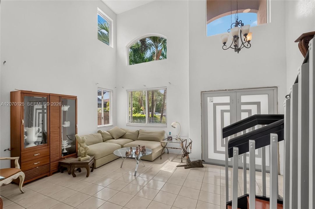 For Sale: $799,000 (5 beds, 3 baths, 2618 Square Feet)