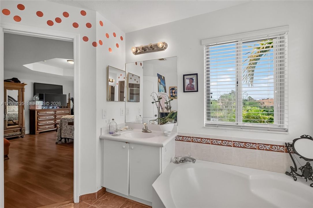 For Sale: $799,000 (5 beds, 3 baths, 2618 Square Feet)
