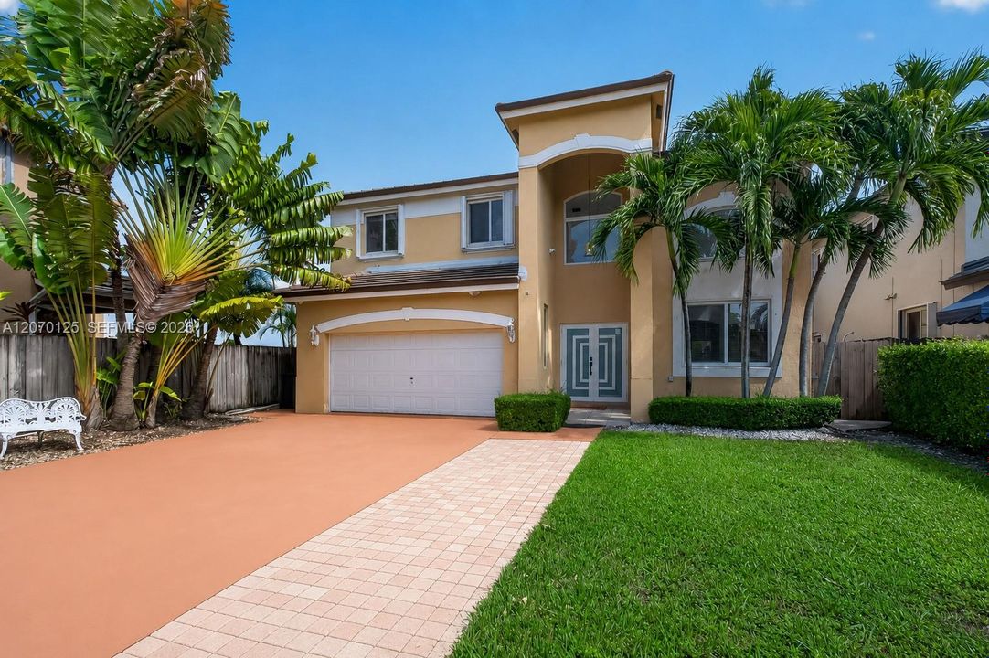 For Sale: $799,000 (5 beds, 3 baths, 2618 Square Feet)