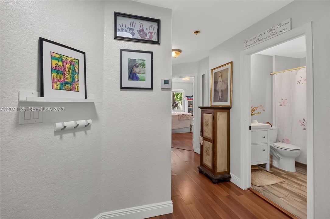 For Sale: $799,000 (5 beds, 3 baths, 2618 Square Feet)