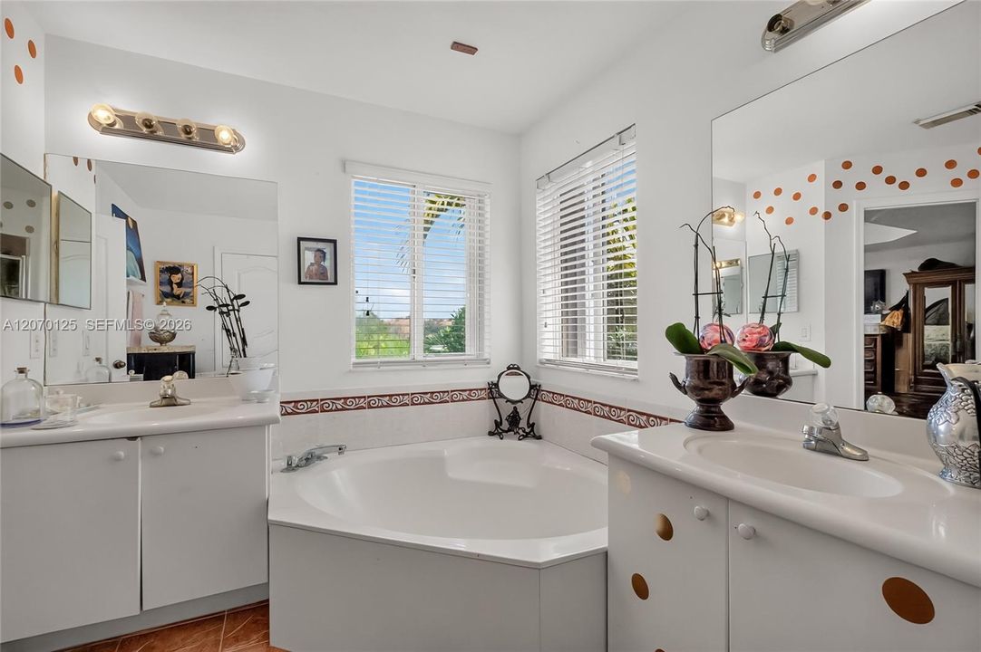 For Sale: $799,000 (5 beds, 3 baths, 2618 Square Feet)
