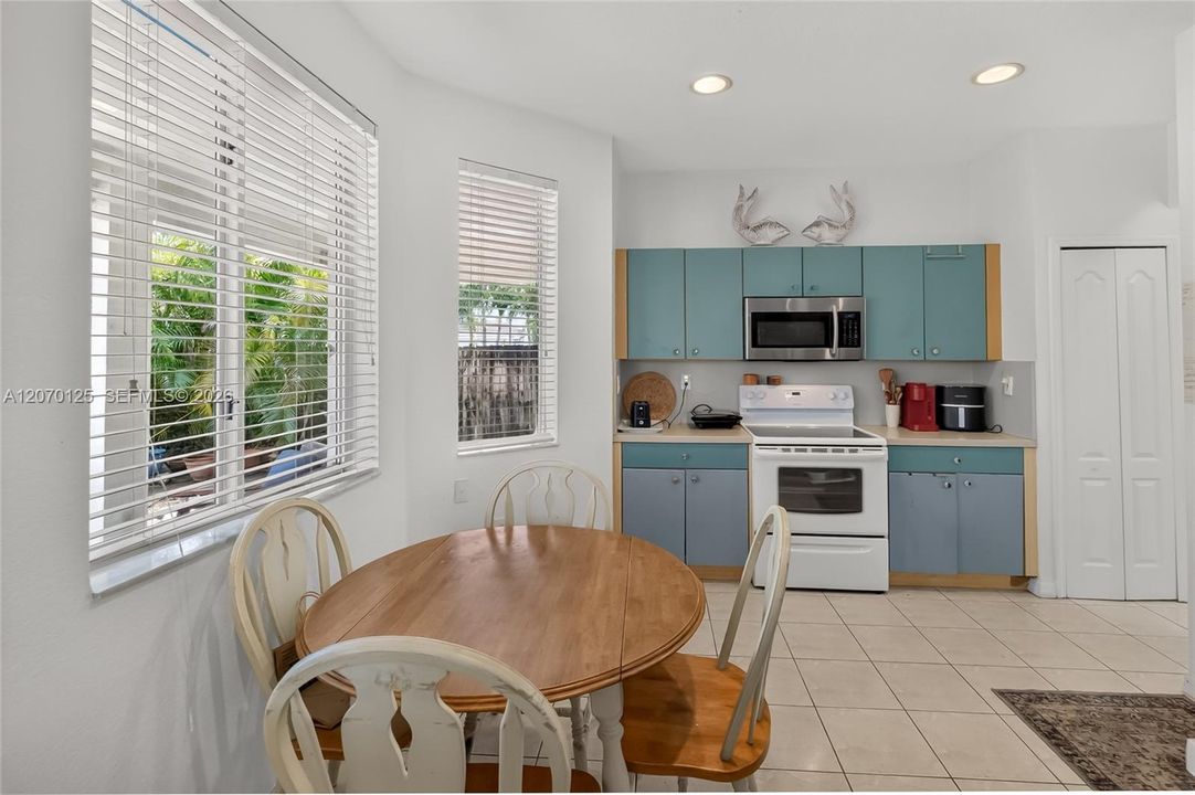 For Sale: $799,000 (5 beds, 3 baths, 2618 Square Feet)