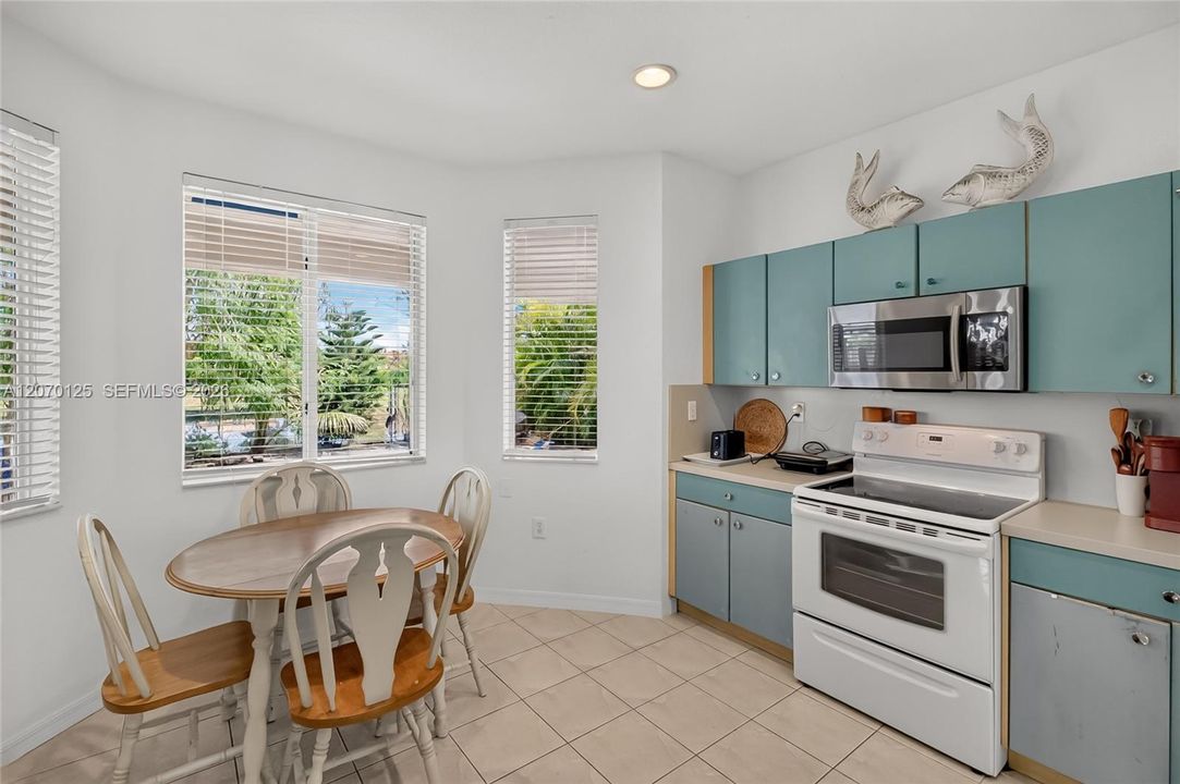 For Sale: $799,000 (5 beds, 3 baths, 2618 Square Feet)