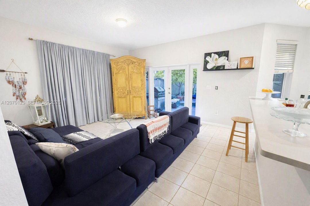 For Sale: $799,000 (5 beds, 3 baths, 2618 Square Feet)