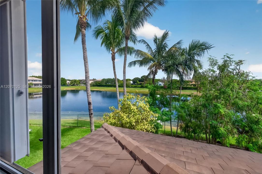For Sale: $799,000 (5 beds, 3 baths, 2618 Square Feet)