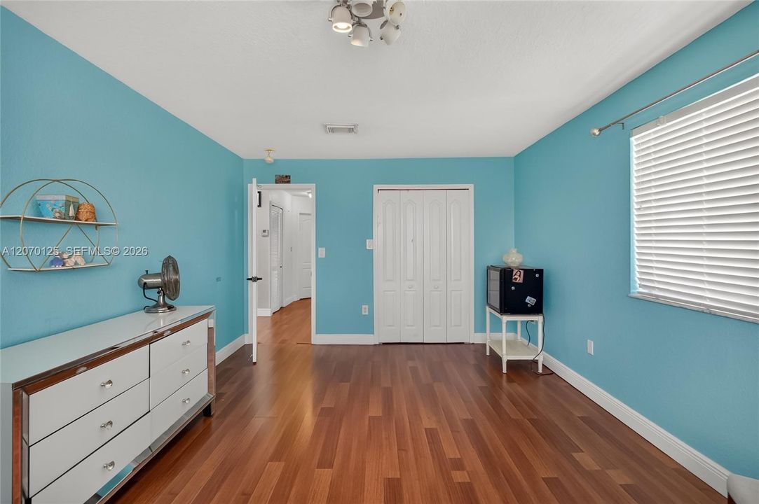 For Sale: $799,000 (5 beds, 3 baths, 2618 Square Feet)