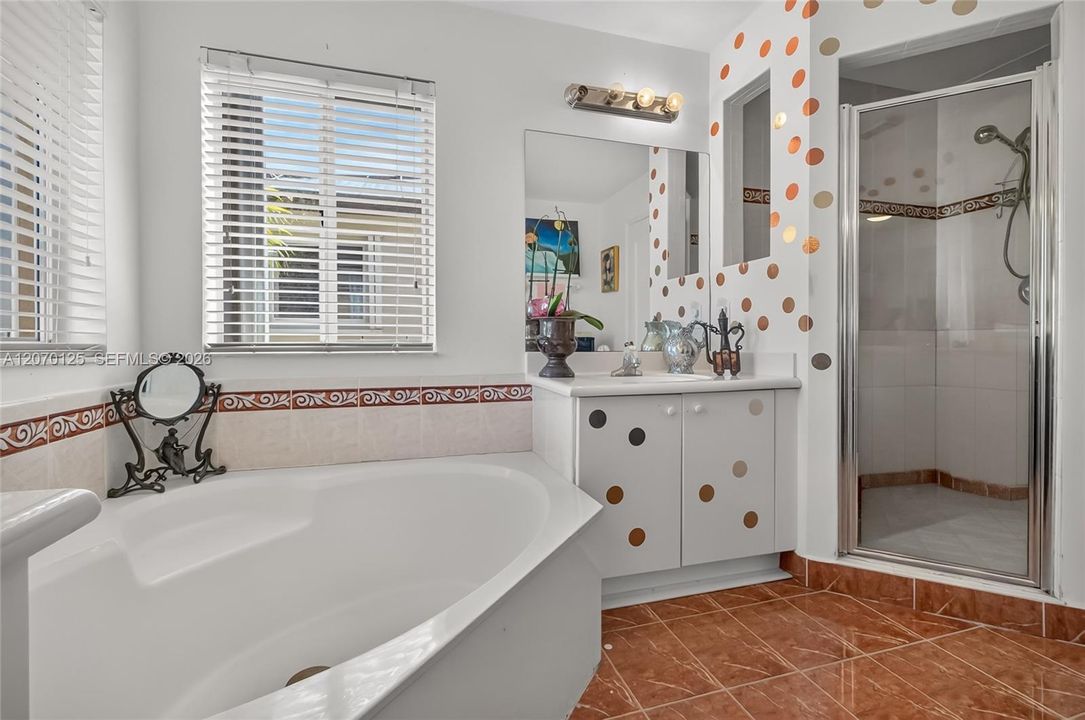 For Sale: $799,000 (5 beds, 3 baths, 2618 Square Feet)