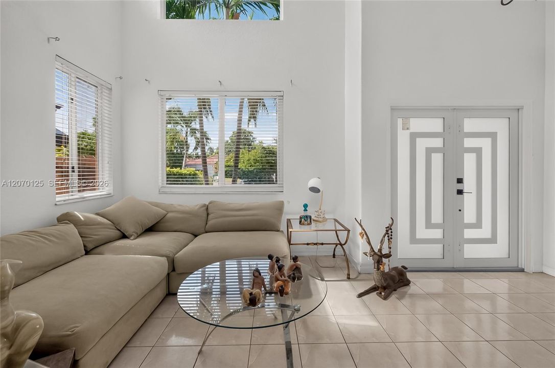 For Sale: $799,000 (5 beds, 3 baths, 2618 Square Feet)