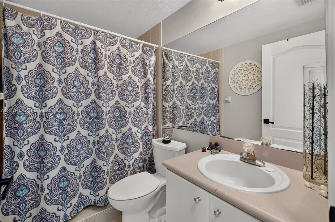 For Sale: $799,000 (5 beds, 3 baths, 2618 Square Feet)