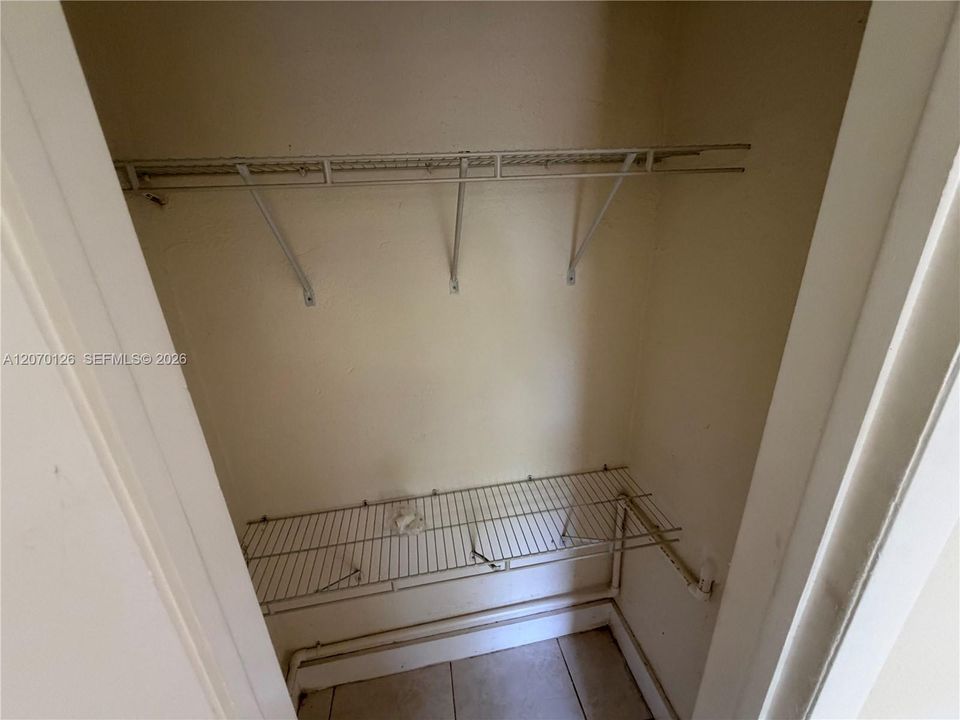 For Rent: $1,750 (2 beds, 1 baths, 750 Square Feet)