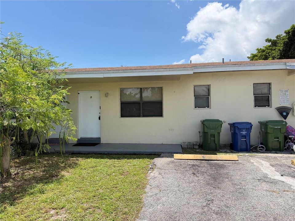 For Rent: $1,750 (2 beds, 1 baths, 750 Square Feet)