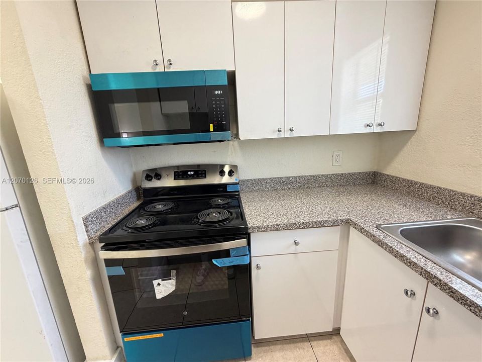 For Rent: $1,750 (2 beds, 1 baths, 750 Square Feet)