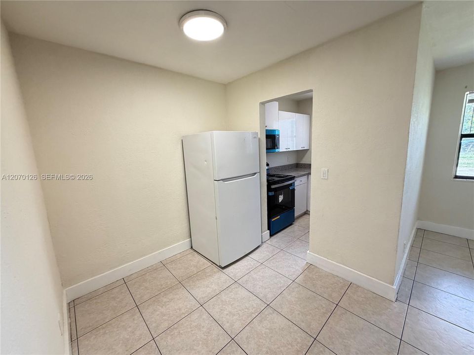 For Rent: $1,750 (2 beds, 1 baths, 750 Square Feet)