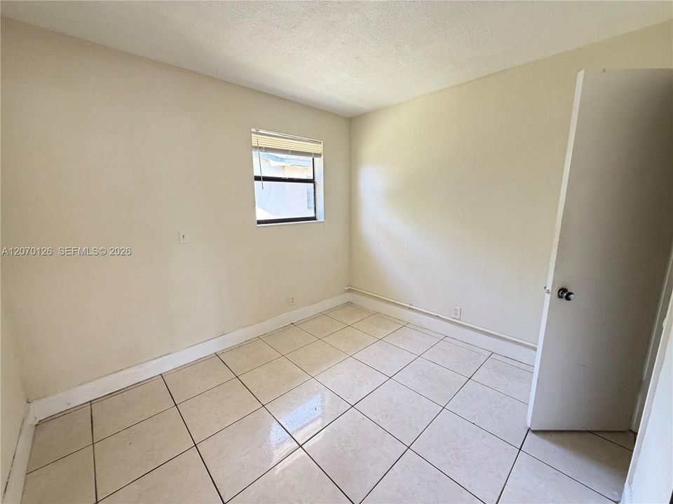 For Rent: $1,750 (2 beds, 1 baths, 750 Square Feet)