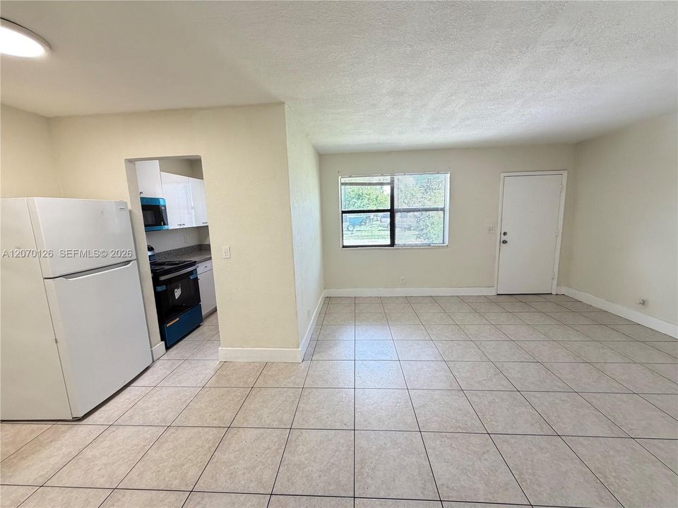 For Rent: $1,750 (2 beds, 1 baths, 750 Square Feet)