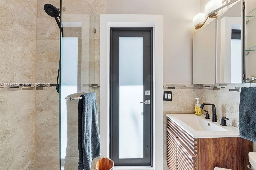 For Rent: $5,200 (3 beds, 2 baths, 1688 Square Feet)