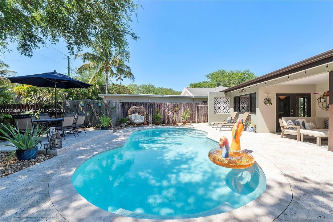 For Rent: $5,200 (3 beds, 2 baths, 1688 Square Feet)