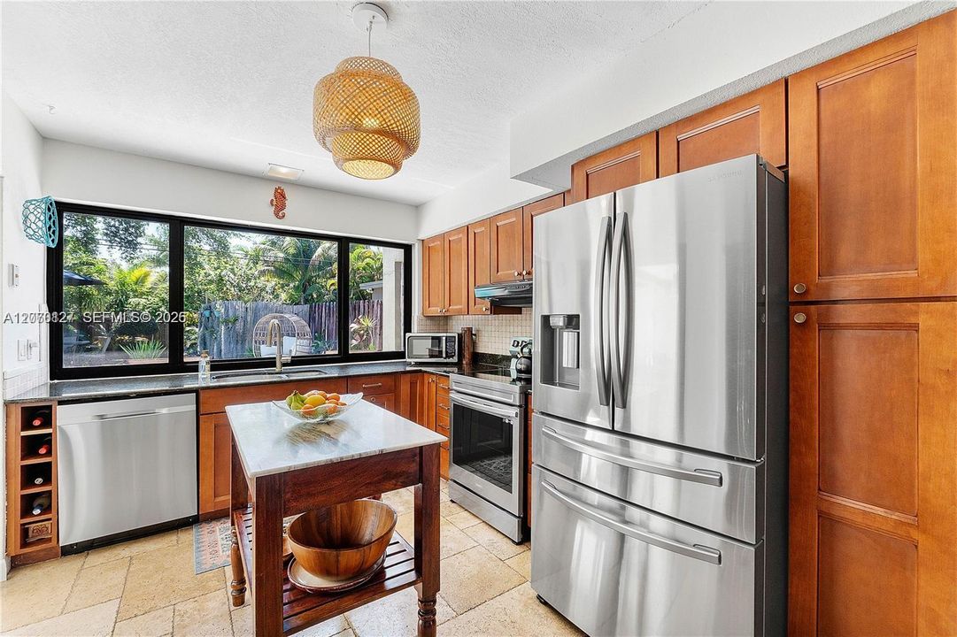 For Rent: $5,200 (3 beds, 2 baths, 1688 Square Feet)